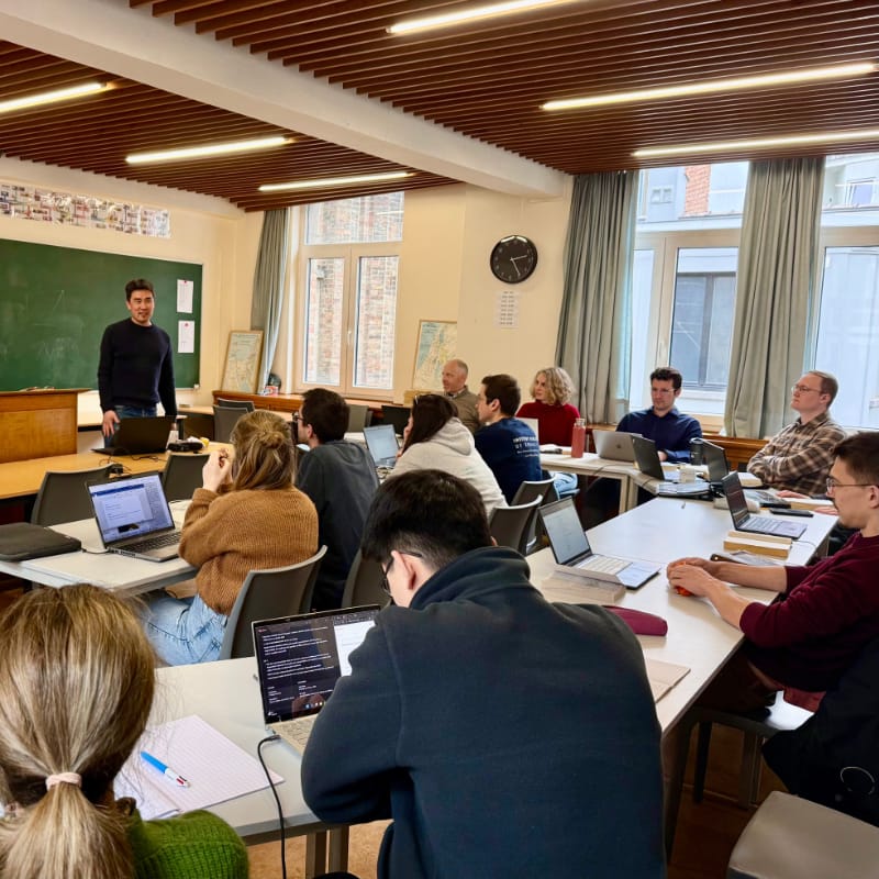 Cours en classe à l’Institut Biblique de Bruxelles