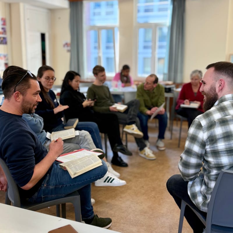 Échange entre étudiants pendant une formation